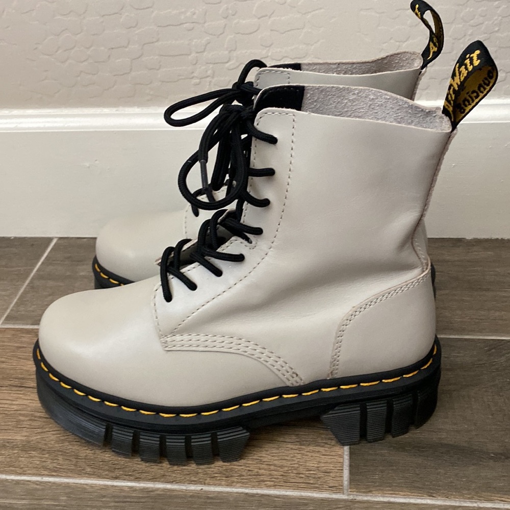 NEW Dr Marten Audrick Platform Lace Up Cobblestone Boot Size 9 - Picture 6 of 8